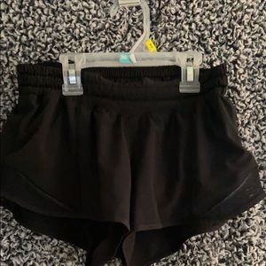 black lululemon shorts